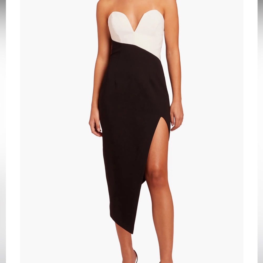 Soiree Asymmetric Strapless Dress
AMANDA UPRICHARD- black/white size 12